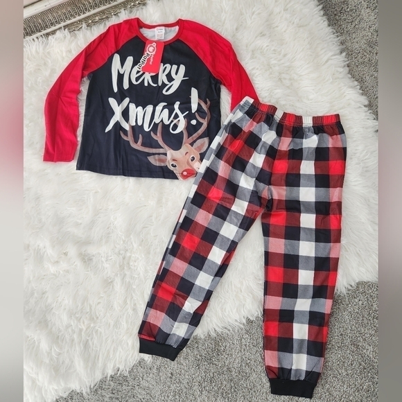PatPat Plaid Reindeer Christmas Pajamas. Size 6-7 yr.old. New. - Picture 1 of 7